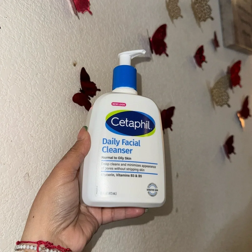 - Cetaphil Daily Facial Cleanser new‎ normal to oily skin